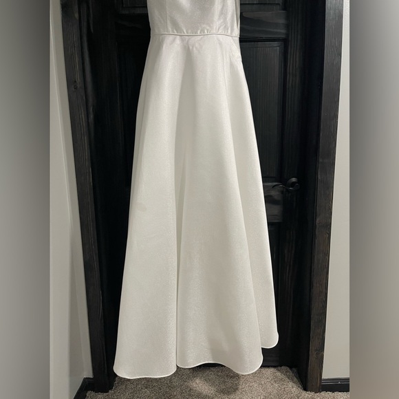NWT Lulu's | Women’s Endless Amore White A-Line Gown with Pockets Size 10 - Picture 9 of 15